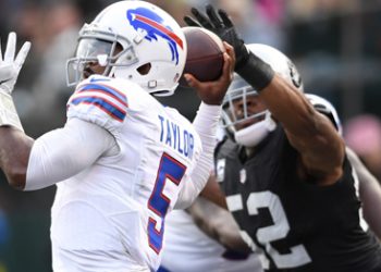 Buffalo Bills fall at home to the Oakland Raiders